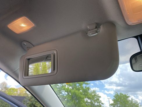 Used 2020 Toyota Corolla LE image 19