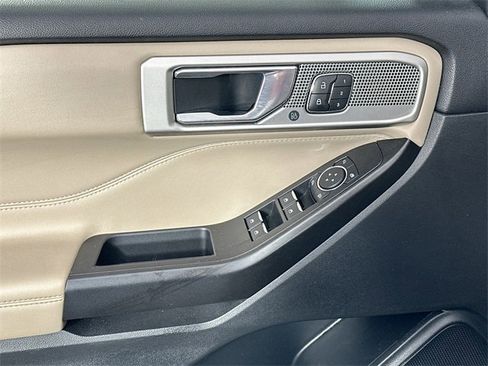 Used 2020 Ford Explorer Limited image 24
