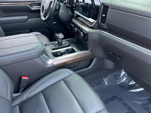 Used 2026 Chevrolet Silverado 1500 LT Trail Boss w/ Convenience Package II AWD/4WD image 19