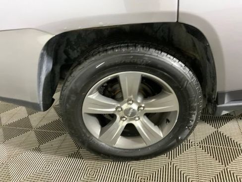 Used 2017 Jeep Compass High Altitude AWD/4WD image 11
