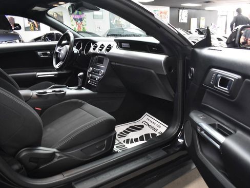 Used 2022 Ford Mustang GT RWD image 21