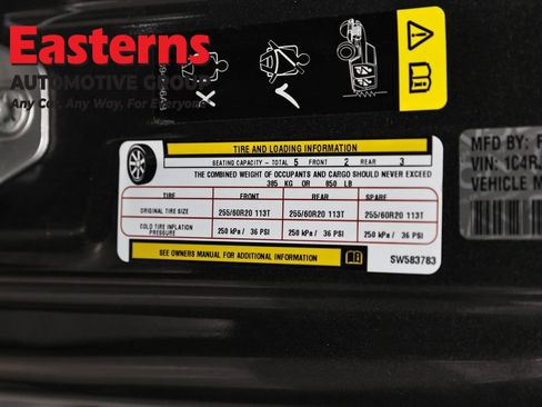 Used 2025 Jeep Wrangler Unlimited Sahara AWD/4WD image 35