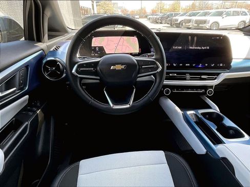 Used 2025 Chevrolet Equinox EV LT image 17