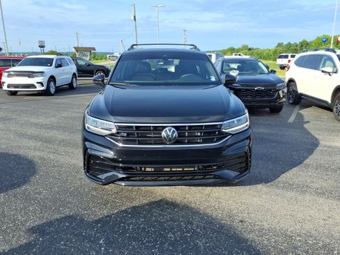 Used 2024 Volkswagen Tiguan SE R-Line AWD/4WD image 2