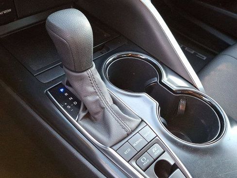 Certified 2020 Toyota Camry LE image 14