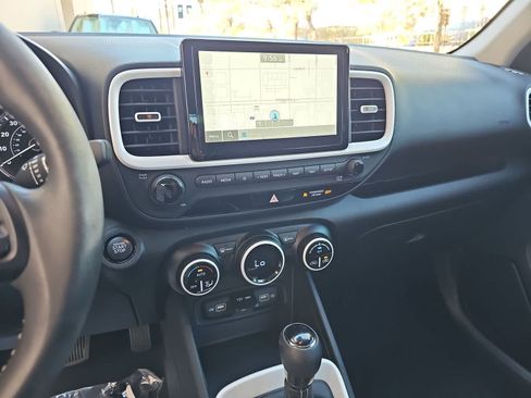 Used 2022 Hyundai Venue Limited FWD image 20