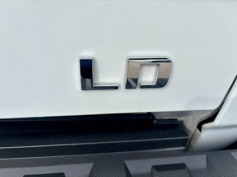 Used 2019 Chevrolet Silverado 1500 Custom w/ Custom Convenience Package AWD/4WD image 34