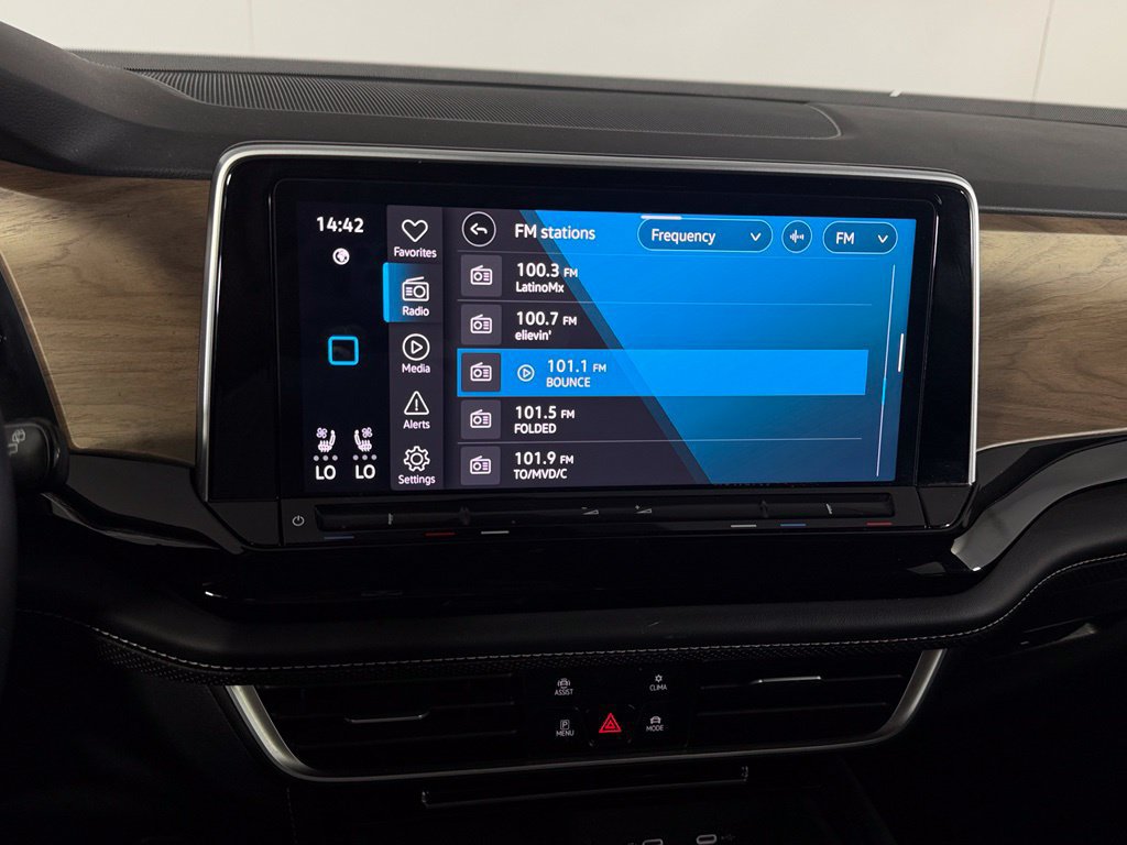 Used 2024 Volkswagen Atlas SE AWD/4WD image 23
