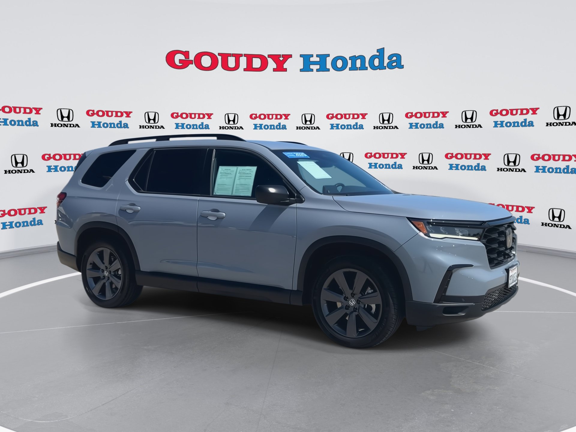 Certified 2025 Honda Pilot Sport image 2