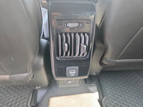 Used 2025 Jeep Compass Trailhawk AWD/4WD image 31
