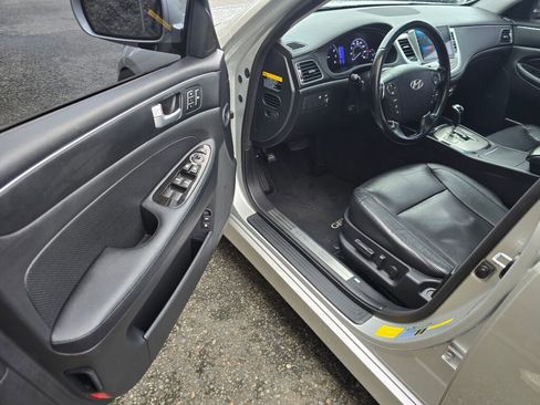 Used 2013 Hyundai Genesis 3.8 w/ Premium Pkg image 26