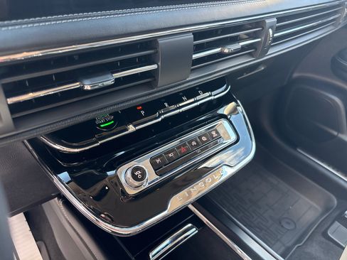 Certified 2024 Lincoln Corsair AWD image 22