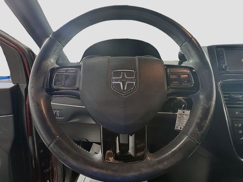 Used 2017 Dodge Grand Caravan SE FWD image 12