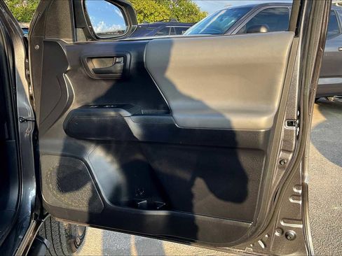 Used 2021 Toyota Tacoma SR w/ SR Convenience Package image 20