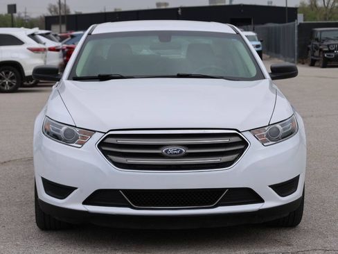 Used 2017 Ford Taurus SE FWD image 2