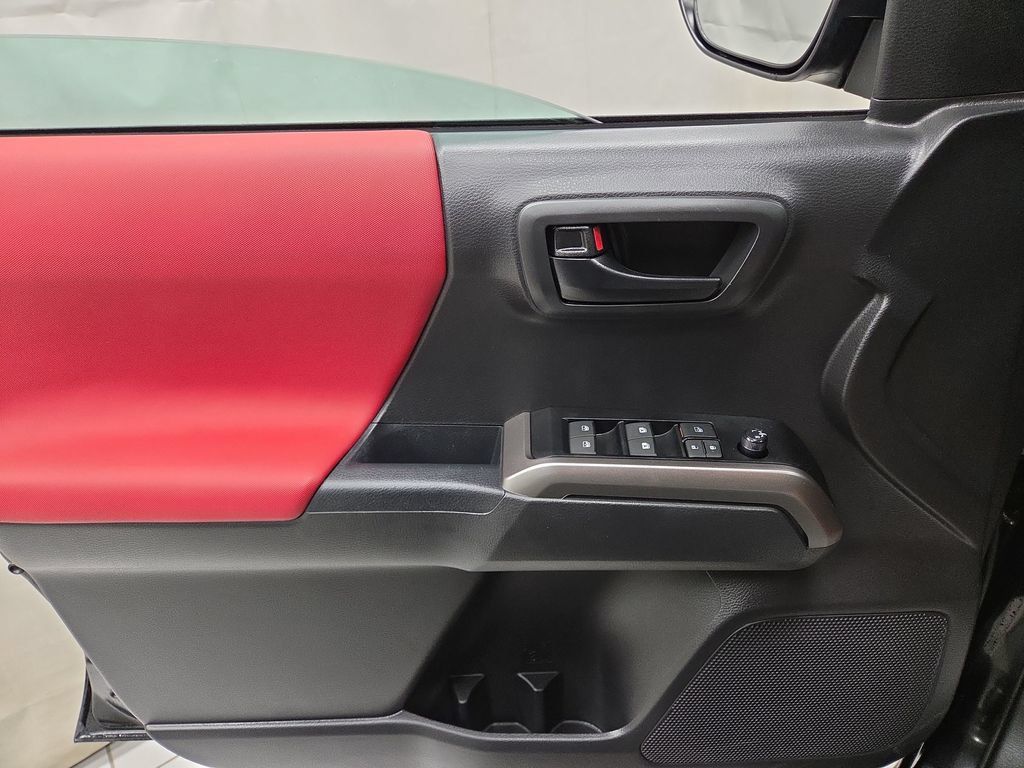 Used 2023 Toyota Tacoma SR5 AWD/4WD image 18