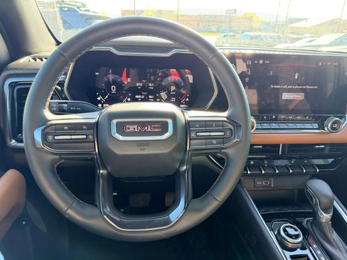 Used 2025 GMC Canyon AT4 image 14