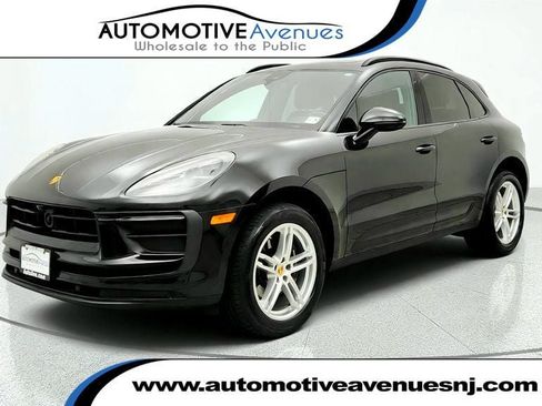 Used 2023 Porsche Macan AWD/4WD image 1