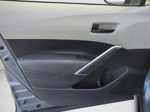 Used 2022 Toyota Corolla Cross L image 10