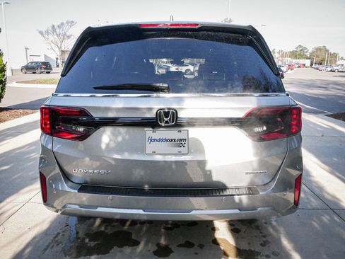 Used 2025 Honda Odyssey Touring image 11