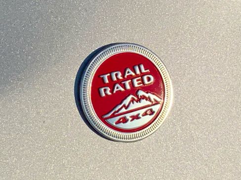 Used 2021 Jeep Cherokee Trailhawk w/ Comfort/Convenience Group image 18