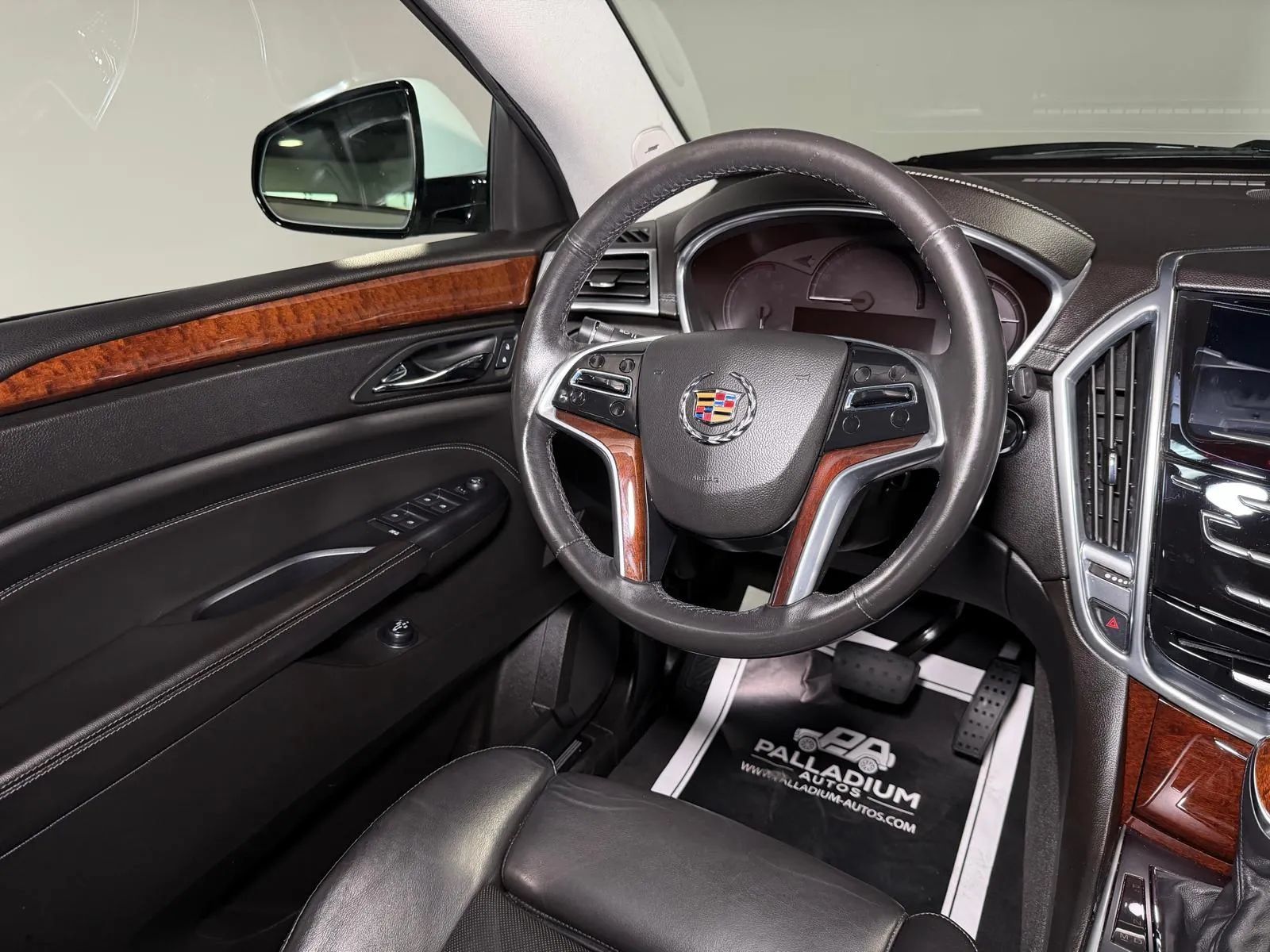 Used 2013 Cadillac SRX Luxury w/ Driver Awareness Package FWD image 22