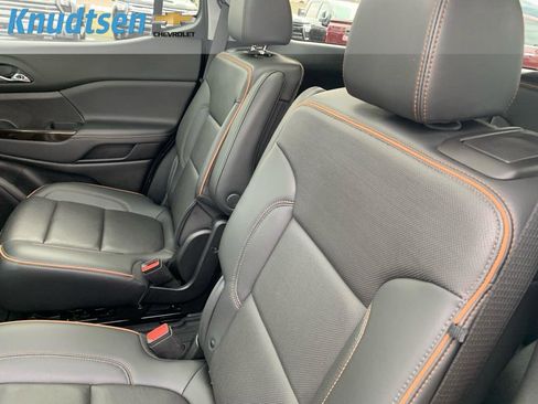 Used 2023 GMC Acadia AT4 w/ Technology Package image 17