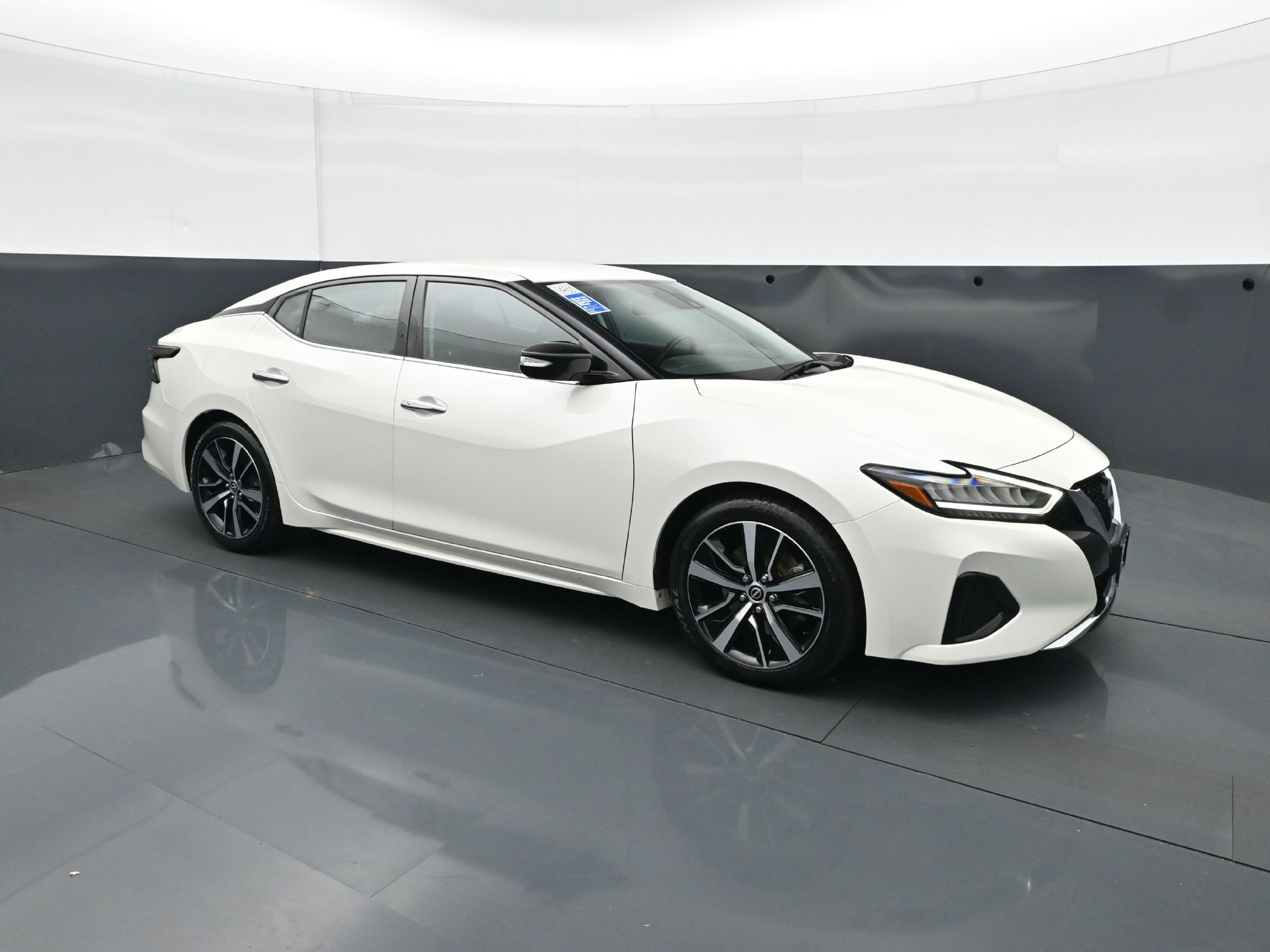 Used 2023 Nissan Maxima SV w/ Floor Mat Group FWD image 9