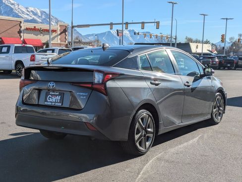 Used 2019 Toyota Prius XLE image 3