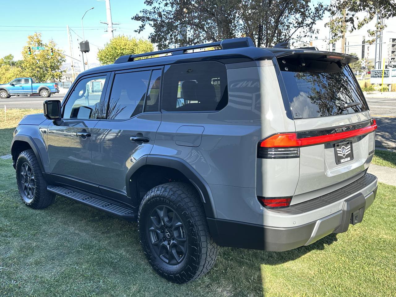 Used 2026 Lexus GX 550 AWD/4WD image 8