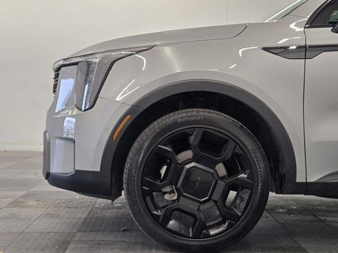 Used 2025 Kia Sorento SX image 9