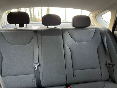 Used 2025 Kia K4 LXS image 37