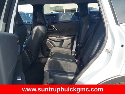 Used 2024 Mitsubishi Outlander SE image 25