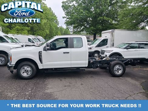 New 2026 Ford F250 XL w/ XL Chrome Package RWD image 2