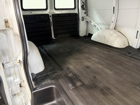 Used 2017 GMC Savana 2500 image 67
