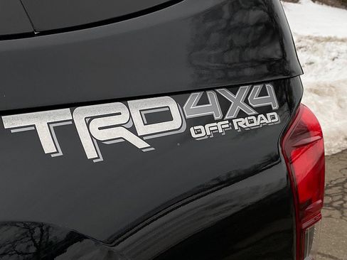 Used 2019 Toyota Tacoma TRD Off-Road w/ TRD Premium Off Road Package image 9