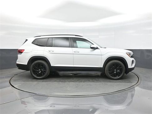 New 2026 Volkswagen Atlas SE image 8