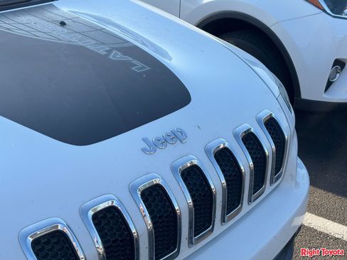 Used 2017 Jeep Cherokee Latitude w/ Safety/Convenience Group image 7