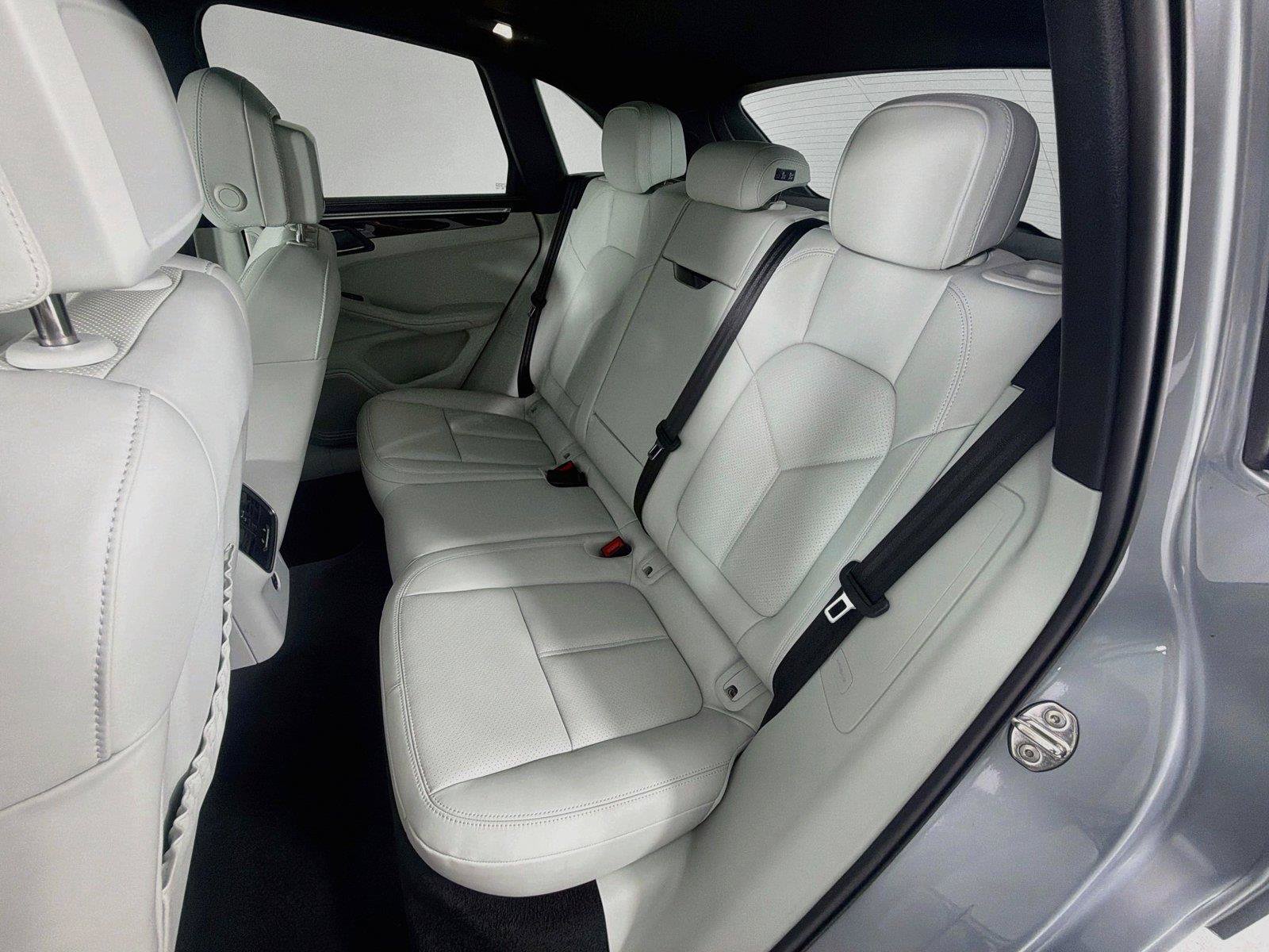 Certified 2023 Porsche Macan S AWD/4WD image 17