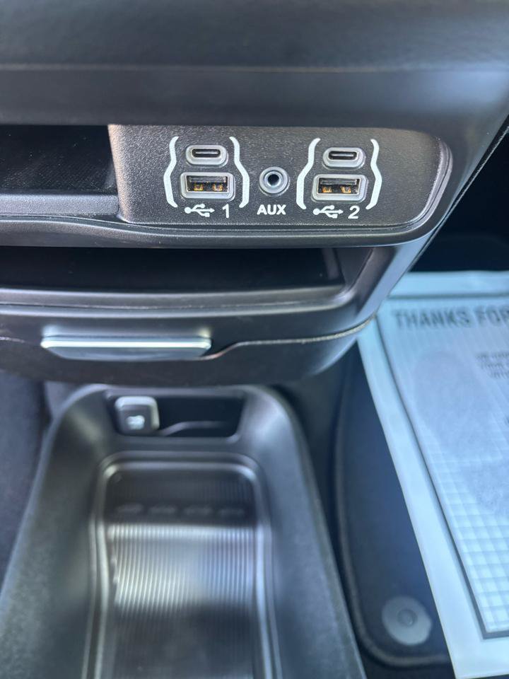 Used 2025 Chrysler Pacifica Select FWD image 19