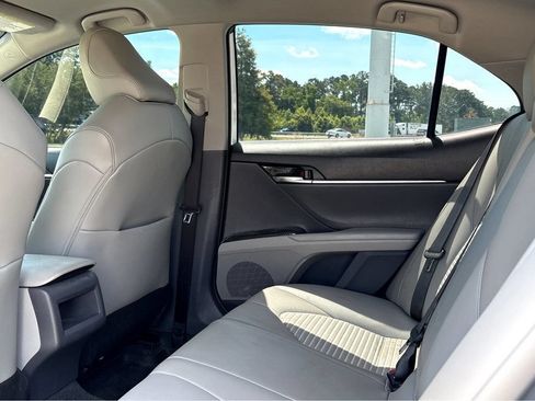 Used 2022 Toyota Camry SE FWD image 17