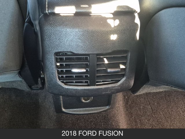 Used 2018 Ford Fusion SE w/ Fusion SE Technology Package FWD image 18
