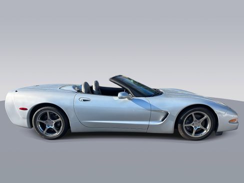 Used 1999 Chevrolet Corvette Convertible w/ Memory Pkg image 2