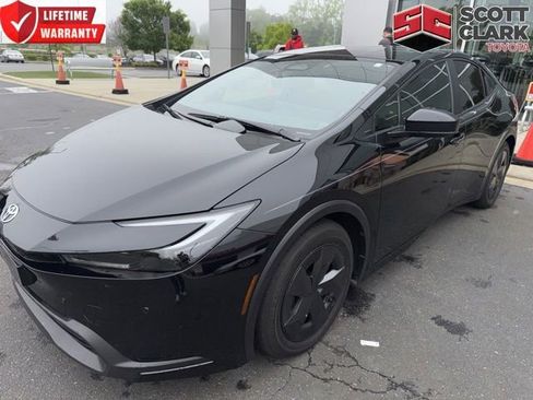 Used 2025 Toyota Prius LE FWD image 1