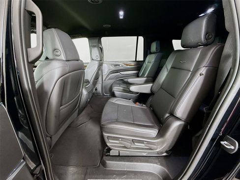 Used 2021 Cadillac Escalade ESV Luxury RWD image 3