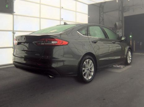 Used 2020 Ford Fusion SE FWD image 4