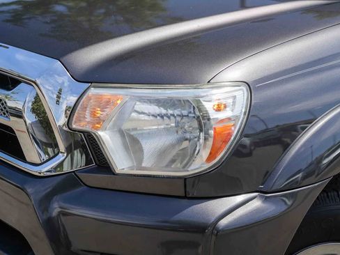 Used 2015 Toyota Tacoma PreRunner w/ SR5 Package RWD image 7