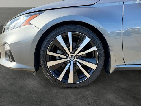 Used 2020 Nissan Altima 2.0 Platinum FWD image 4
