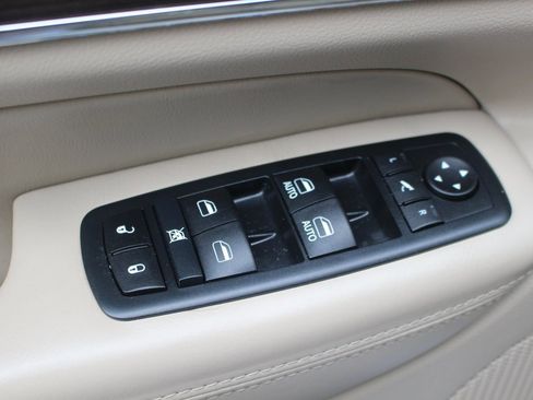 Used 2017 Jeep Grand Cherokee Overland image 17