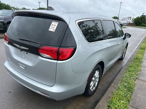 Used 2024 Chrysler Voyager LX FWD image 3